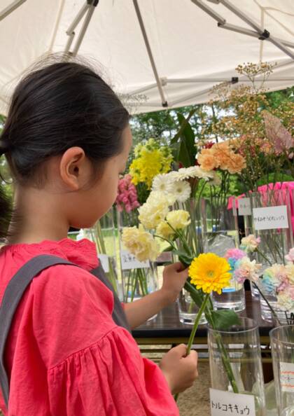 キッズお花屋さん:日比谷花壇でミニブーケを作ろう!