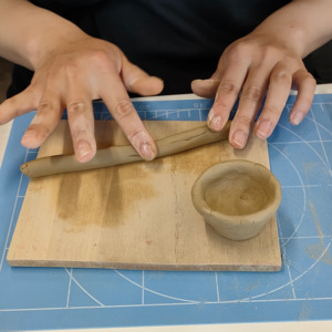 あいち朝日遺跡ミュージアム：2026年3月の体験「赤彩土器づくり」